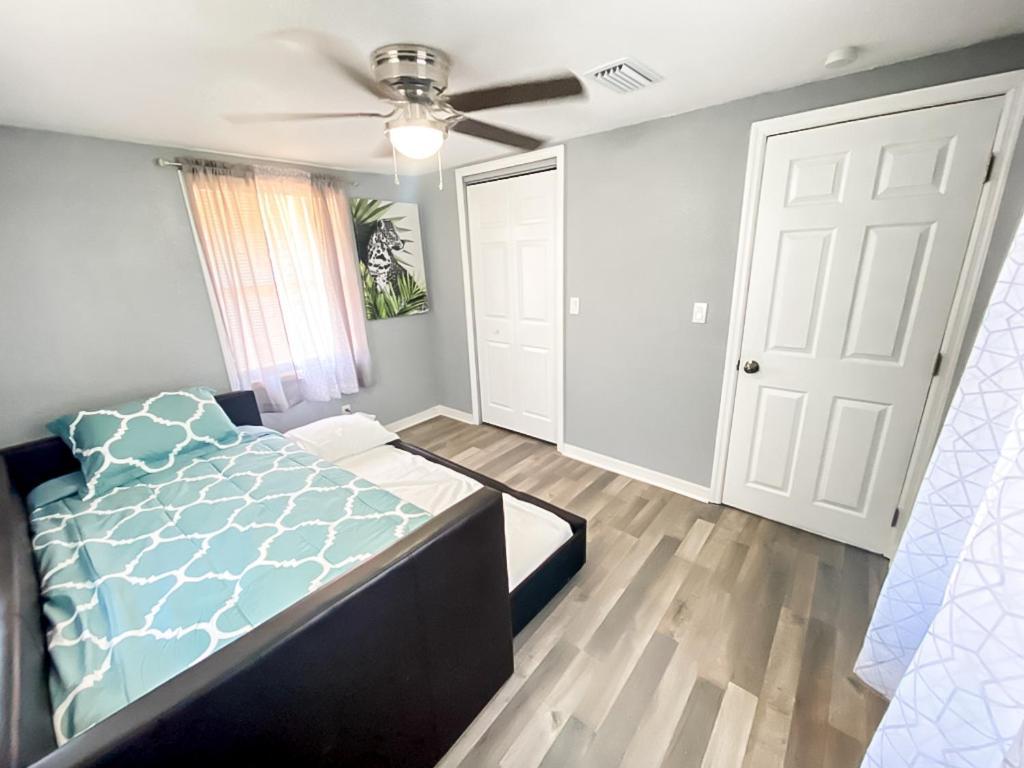 Sarasota Modern, Spacious, Comfy, Queen Beds, Backyard Rental Екстериор снимка