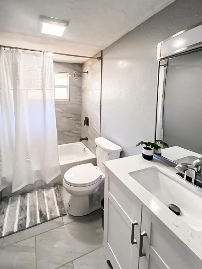 Sarasota Modern, Spacious, Comfy, Queen Beds, Backyard Rental Екстериор снимка
