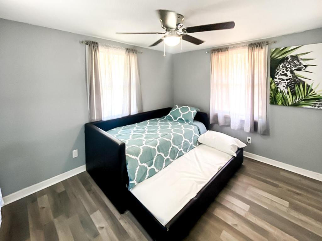 Sarasota Modern, Spacious, Comfy, Queen Beds, Backyard Rental Екстериор снимка