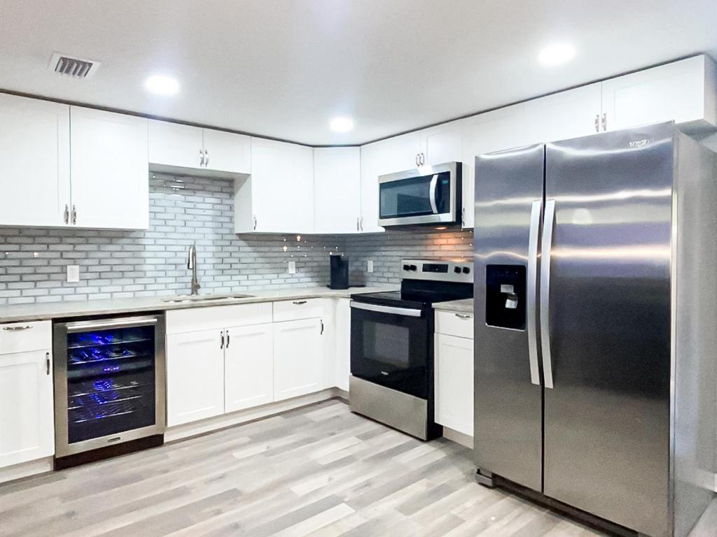 Sarasota Modern, Spacious, Comfy, Queen Beds, Backyard Rental Екстериор снимка