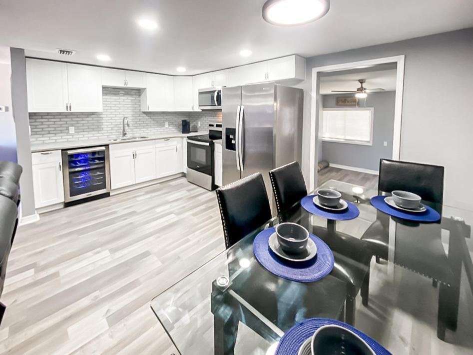 Sarasota Modern, Spacious, Comfy, Queen Beds, Backyard Rental Екстериор снимка