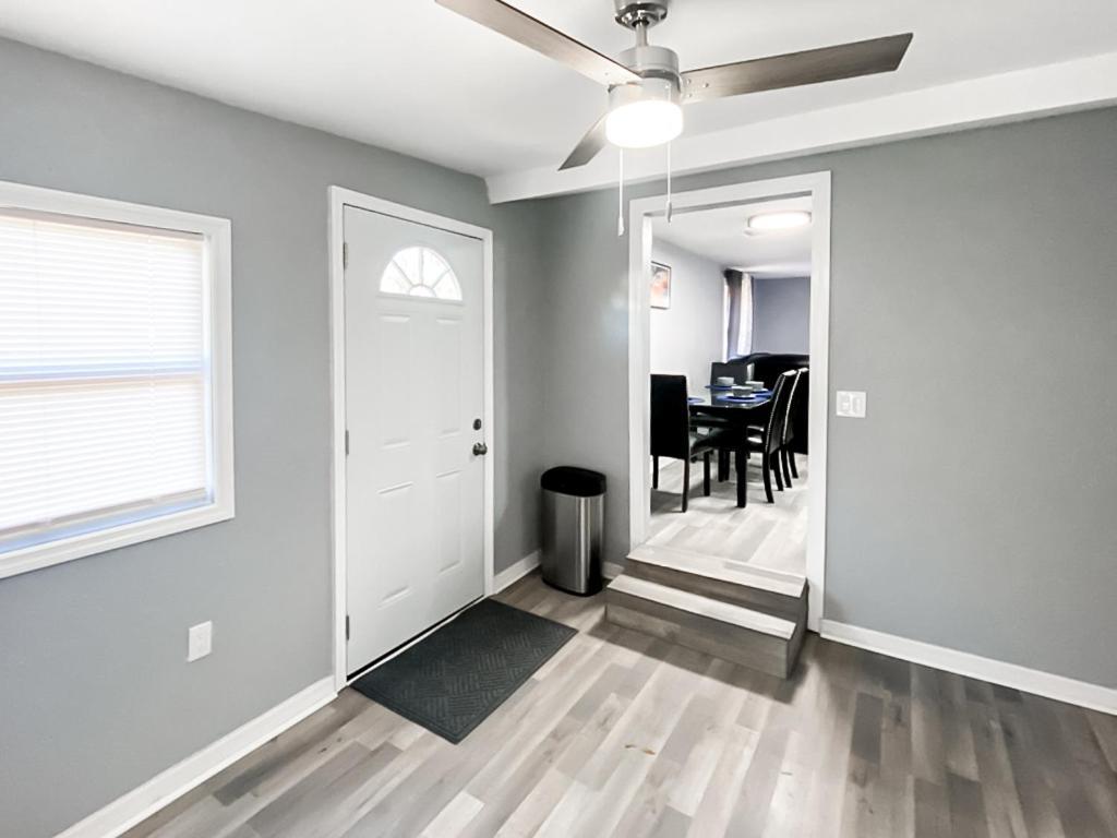 Sarasota Modern, Spacious, Comfy, Queen Beds, Backyard Rental Екстериор снимка