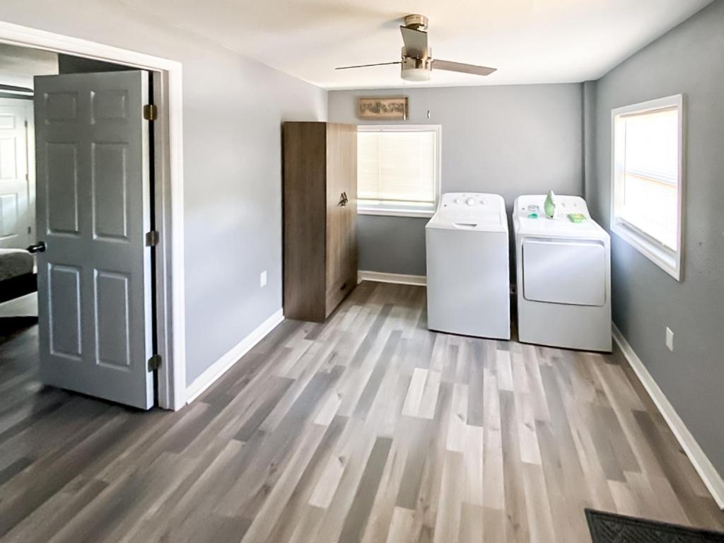 Sarasota Modern, Spacious, Comfy, Queen Beds, Backyard Rental Екстериор снимка